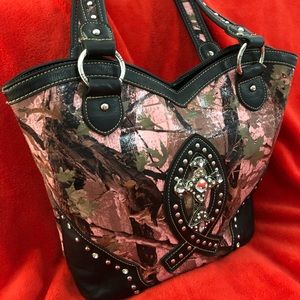 💖EUC,Montana West Pink Camo Breast Cancer Purse